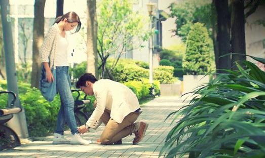 Một người đàn ông thực sự yêu bạn, sẽ là người luôn tìm đủ lý do để được ra tay giúp bạn. (Ảnh: stackexchange.com)